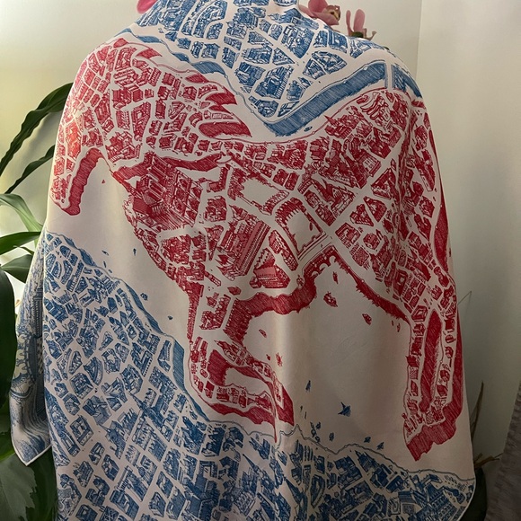 Hermès La Cite’ Cavalie’re Silk Scarf. - Picture 1 of 16